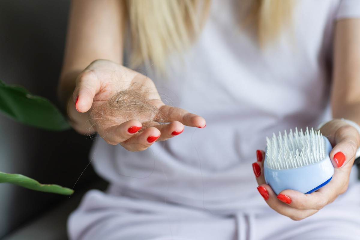 Alopécie Post-Partum à Angers : Perte de Cheveux après Grossesse